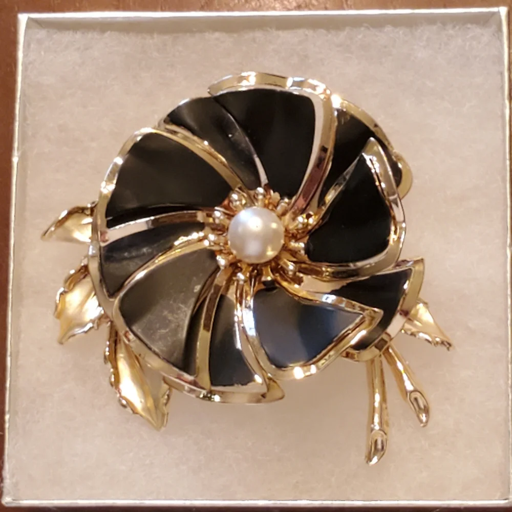 MCM Vintage Gold Tone & Black Matte Flower w/ Faux Pearl Accent Brooch
